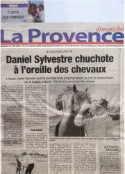 ART 2006.06.18 LA PROVENCE Daniel Silvestre chuchotte a l'oreille des chevaux